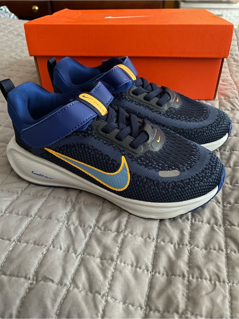10.5C NIB Nike Kids Navy and Neon Orange Velcro Running Sneakers